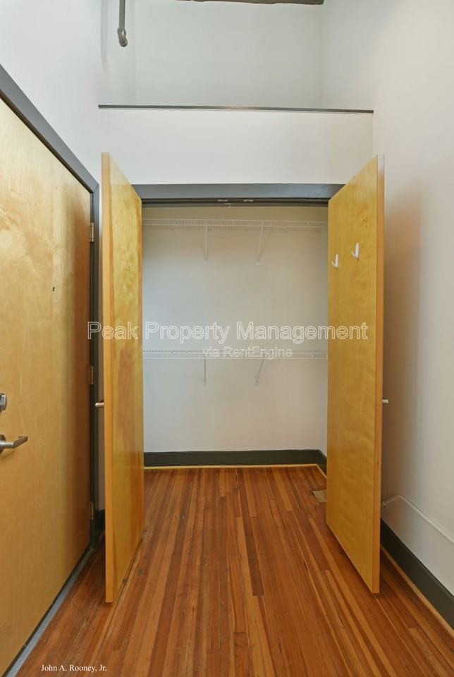 132 N Sycamore St #201 - Photo 4 of 12