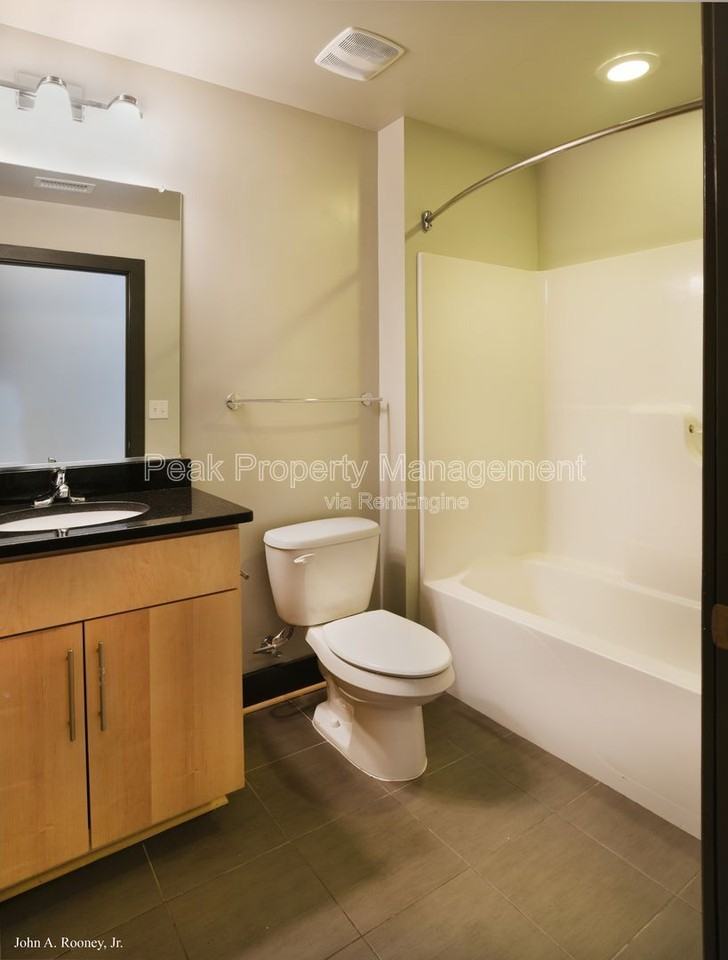 132 N Sycamore St #201 - Photo 5 of 12