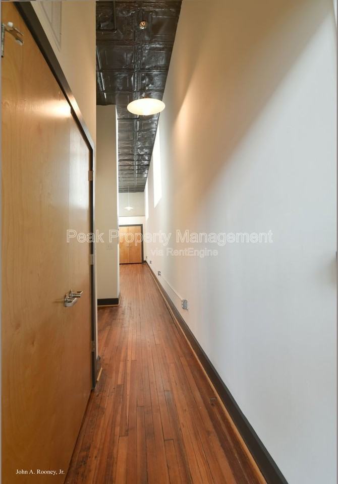 132 N Sycamore St #201 - Photo 7 of 12