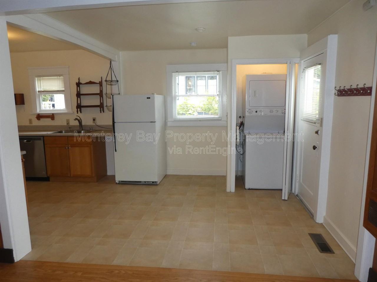 668 Van Buren St - Photo 4 of 15