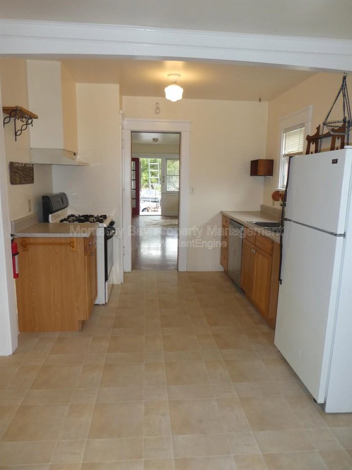 668 Van Buren St - Photo 5 of 15