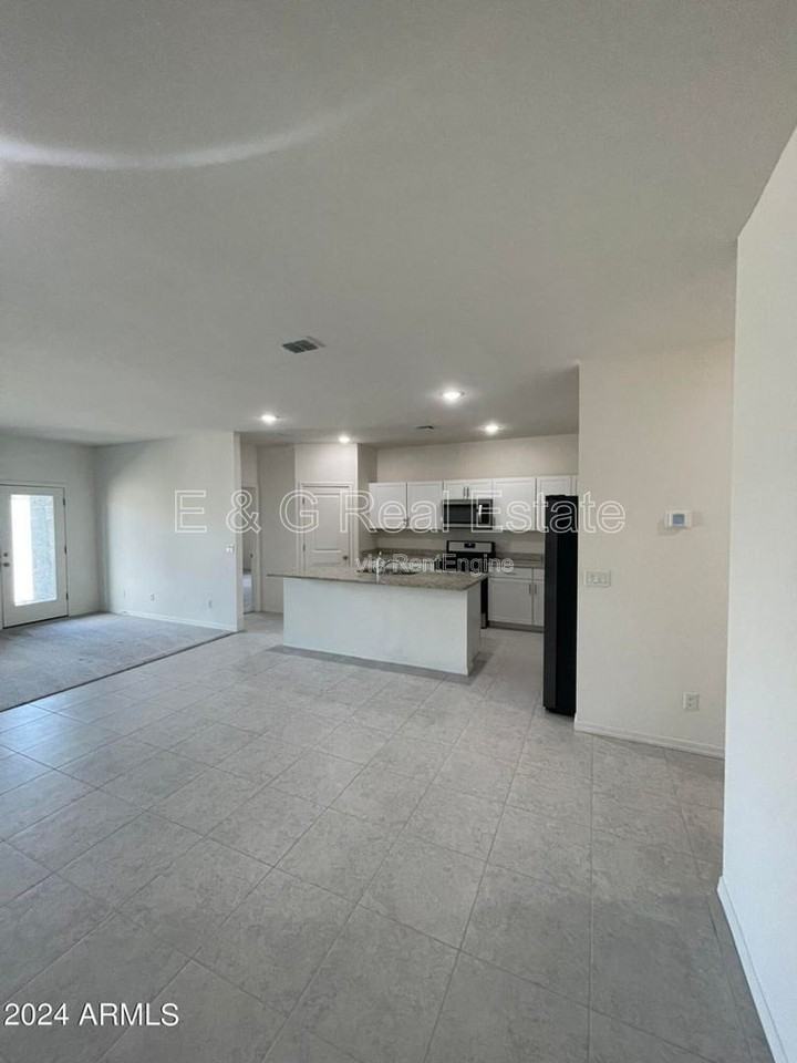 19436 W Elm St - Photo 2 of 21