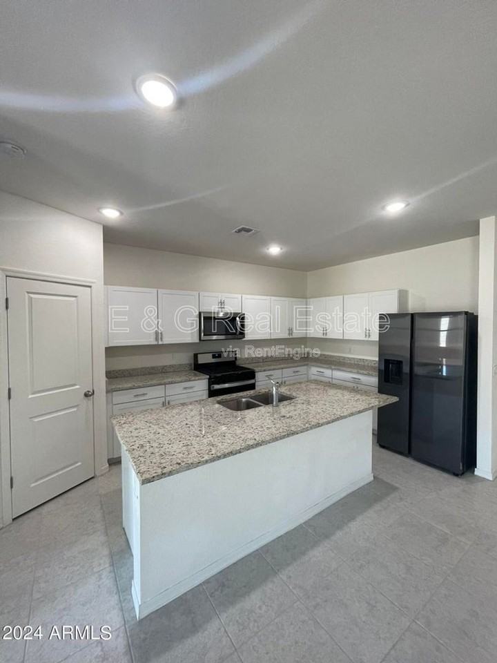 19436 W Elm St - Photo 3 of 21