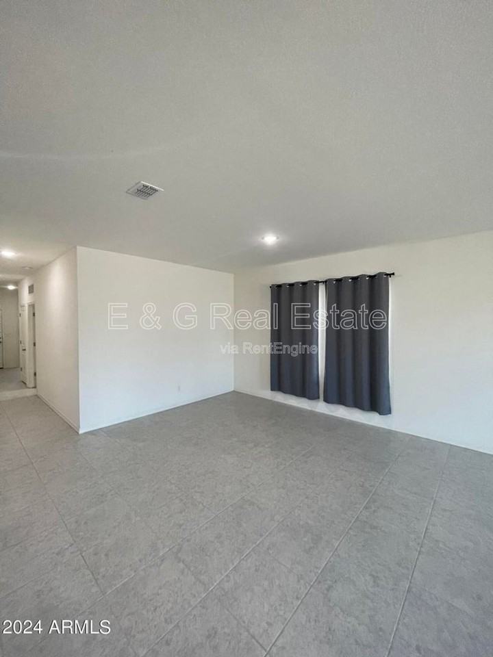 19436 W Elm St - Photo 4 of 21