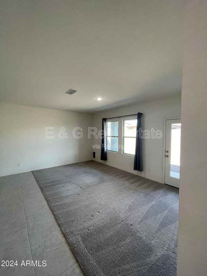 19436 W Elm St - Photo 6 of 21