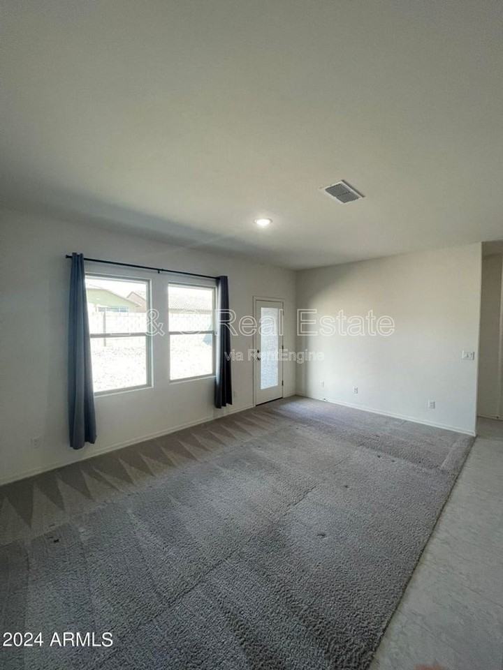 19436 W Elm St - Photo 7 of 21