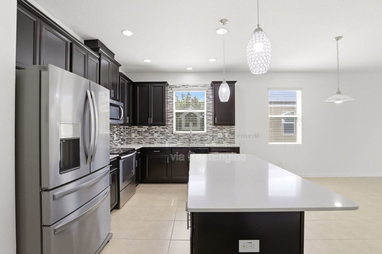 3912 Wind Dancer Cir - Photo 6 of 32