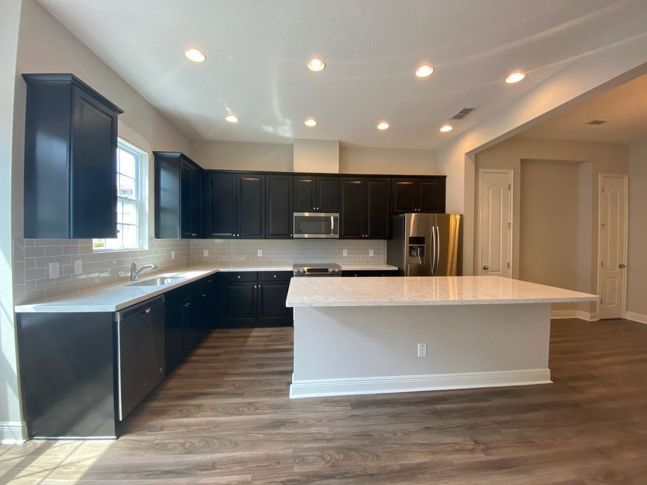 2408 Lobelia Dr - Photo 2 of 21