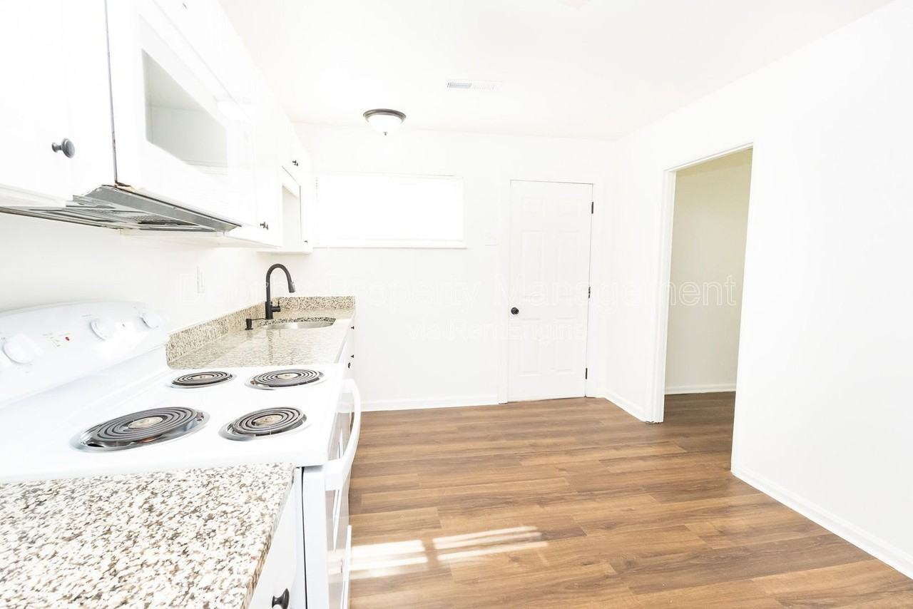 2011 Milne St #B - Photo 3 of 12