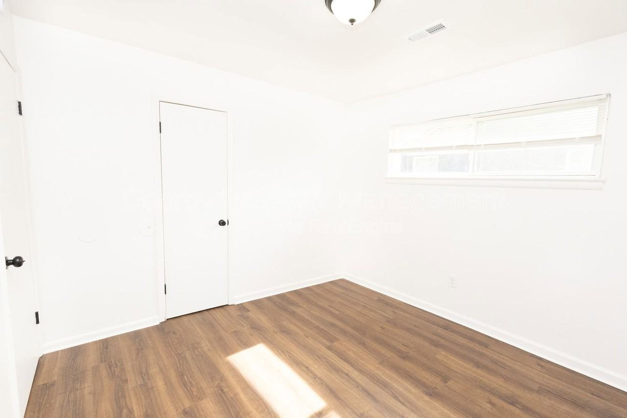 2011 Milne St #B - Photo 6 of 12