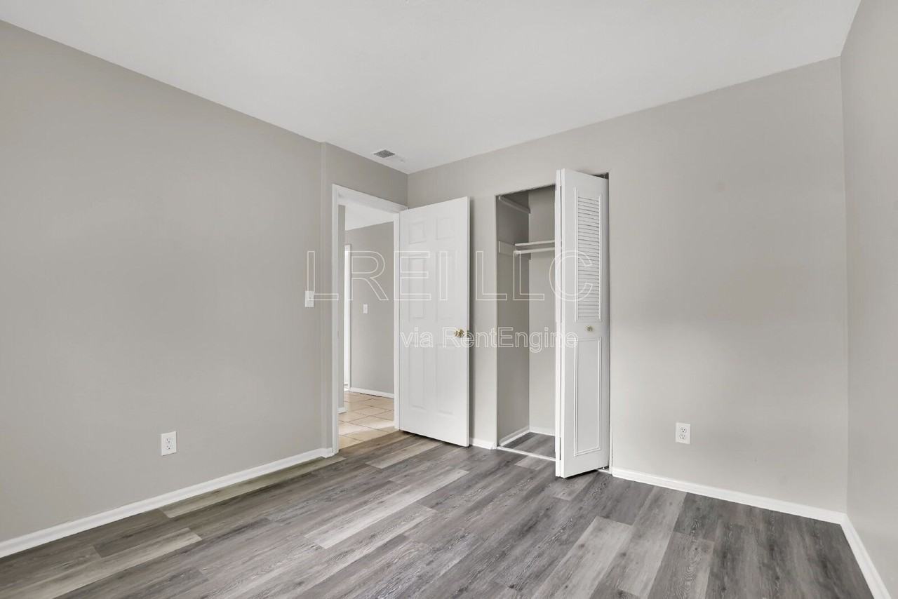 6701 Barfield Rd - Photo 6 of 13