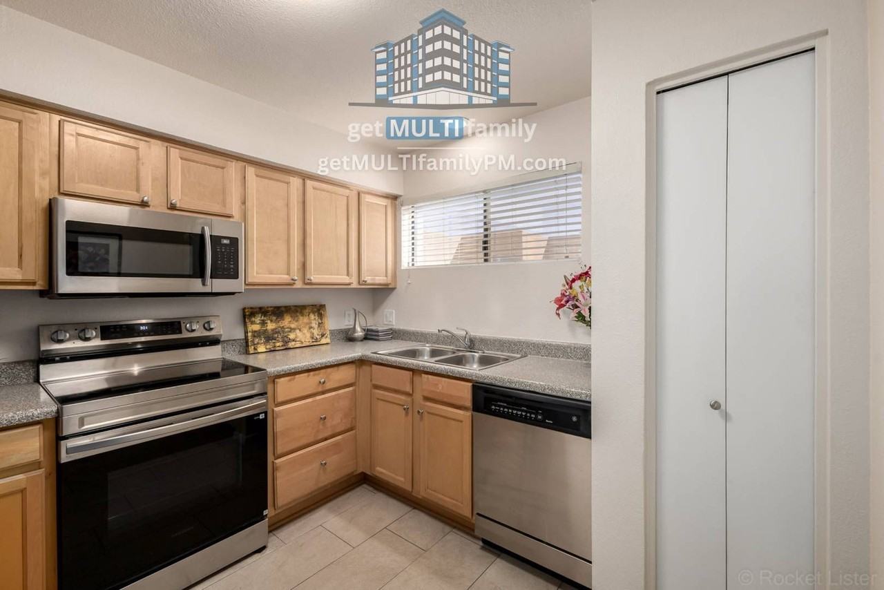 11640 N 51st Ave #203 - Photo 5 of 39