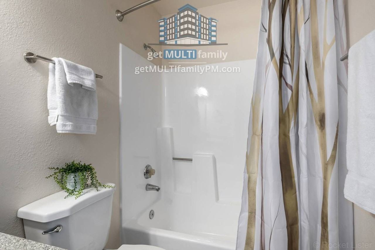 11640 N 51st Ave #203 - Photo 6 of 39