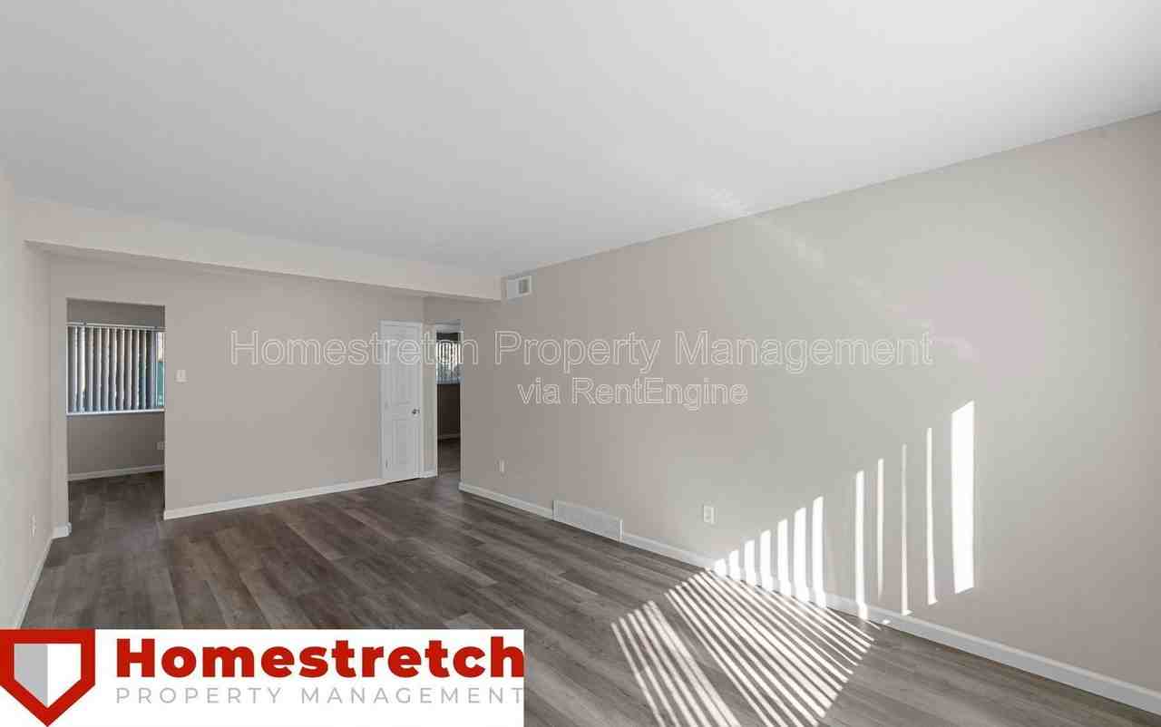 2 Bruce Dr #2 - Photo 4 of 16