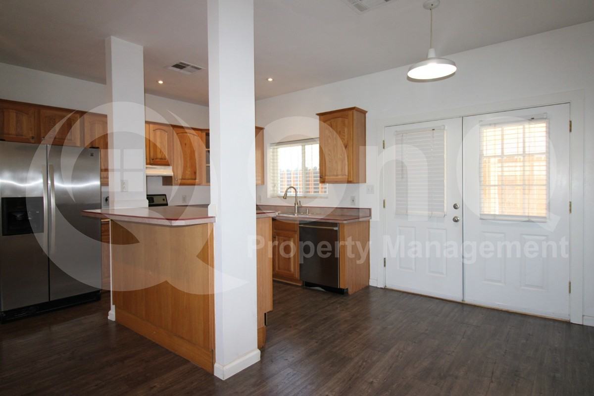 35 E Adams St - Photo 4 of 16
