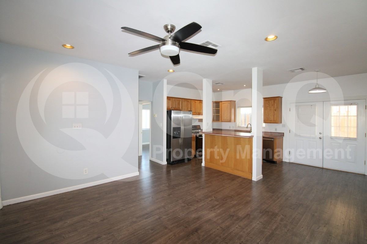 35 E Adams St - Photo 5 of 16