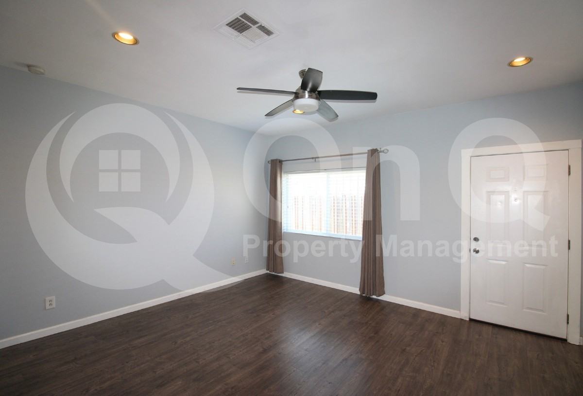 35 E Adams St - Photo 6 of 16
