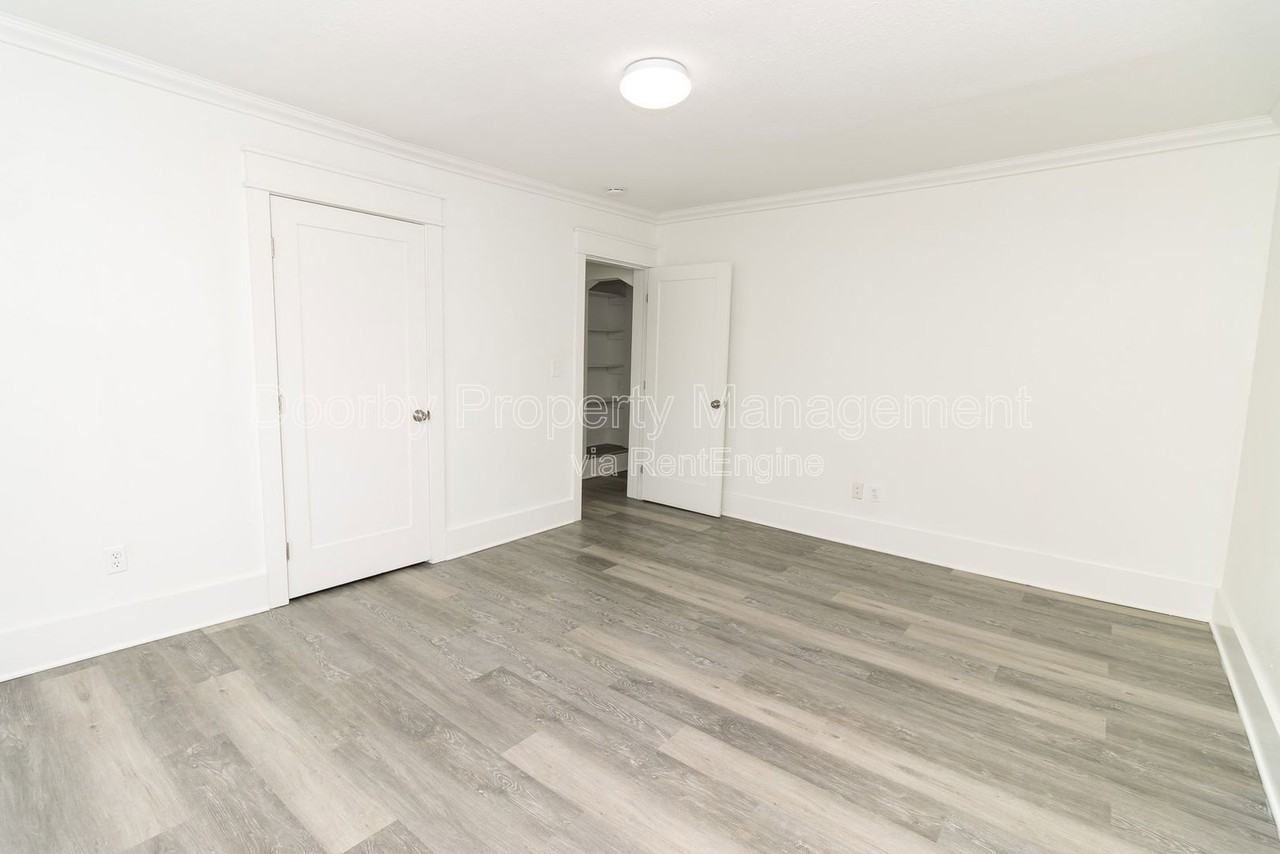 1203 Rockway Dr #2 - Photo 4 of 9