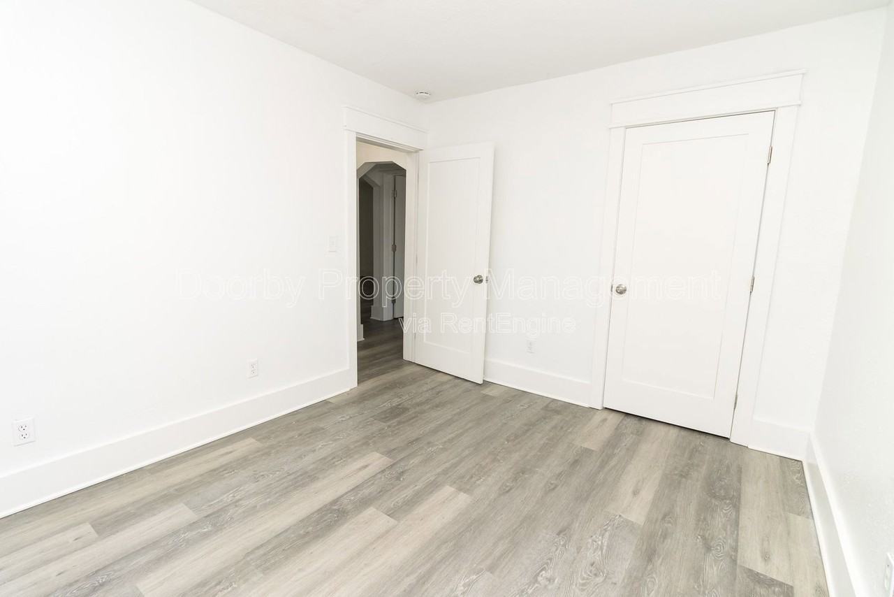 1203 Rockway Dr #2 - Photo 5 of 9