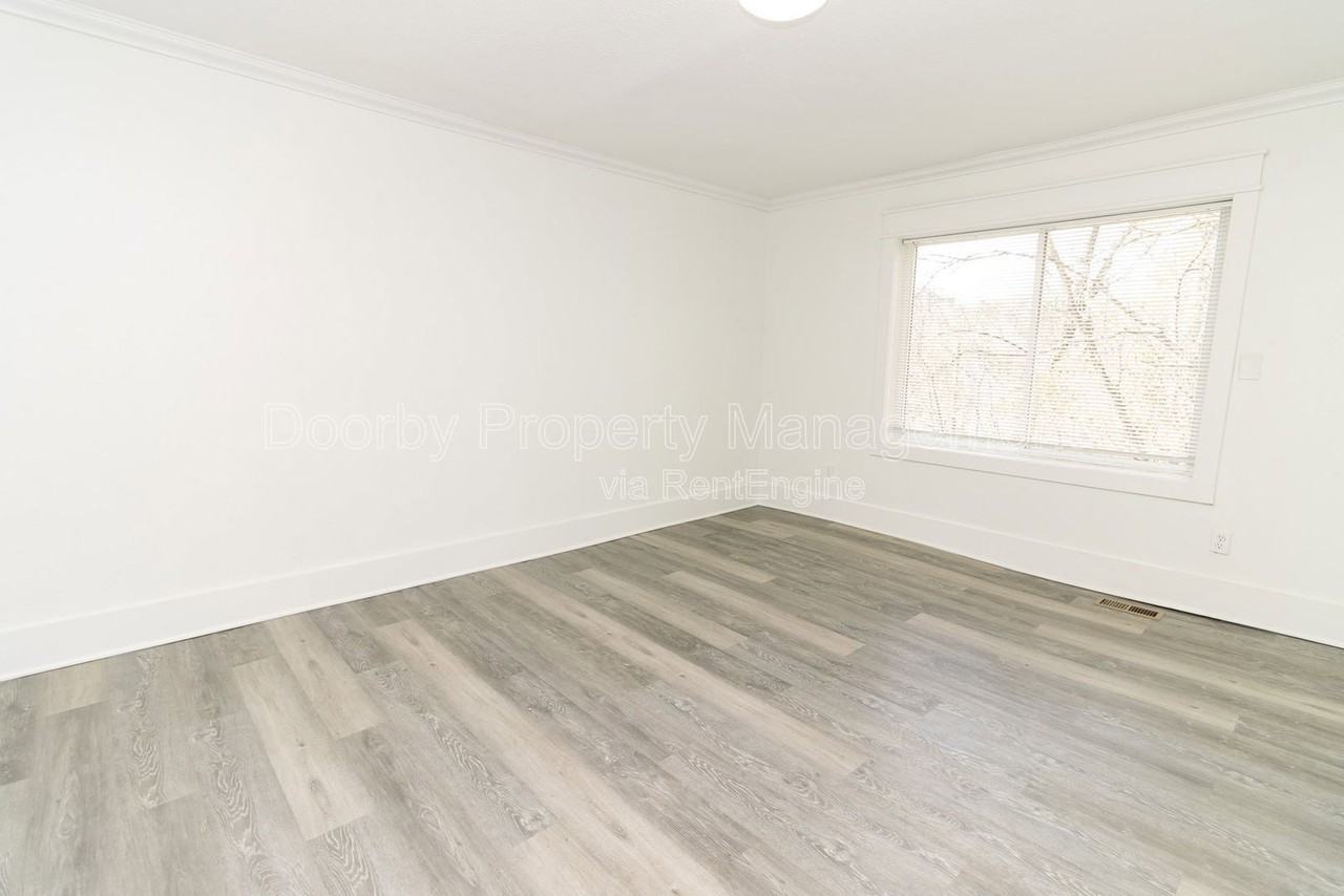 1203 Rockway Dr #2 - Photo 6 of 9