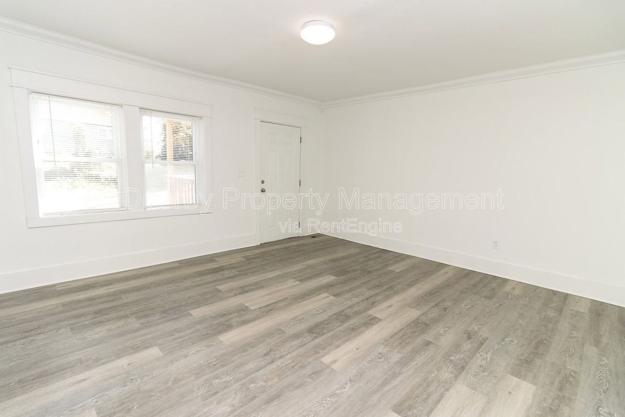 1203 Rockway Dr #2 - Photo 7 of 9