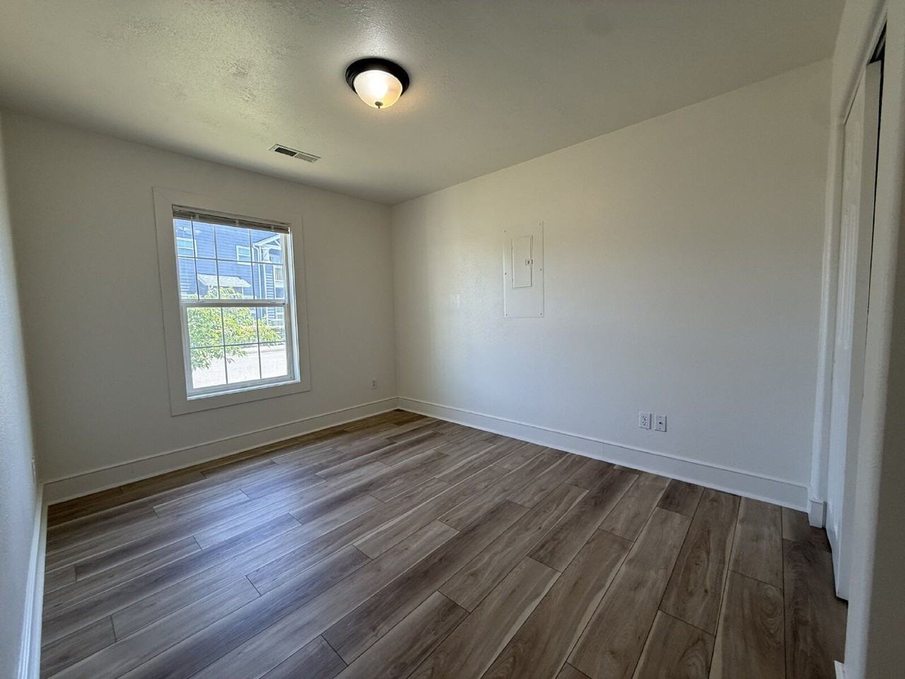 2220 Mckinney Ln - Photo 5 of 18