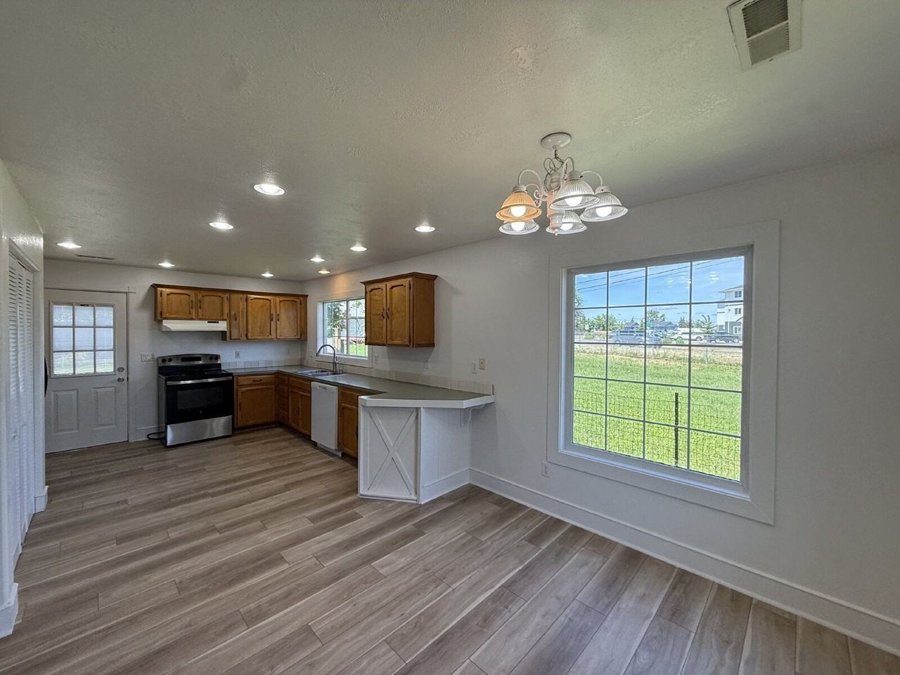 2220 Mckinney Ln - Photo 7 of 18