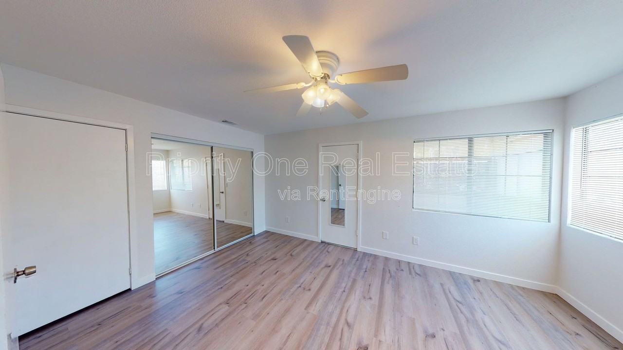 401 4th Ave #B - Photo 4 of 23