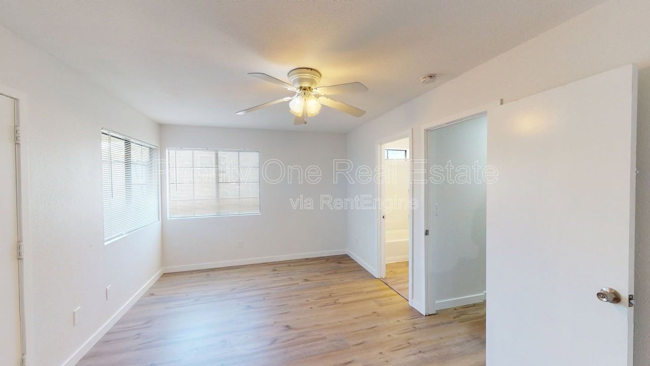 401 4th Ave #B - Photo 6 of 23
