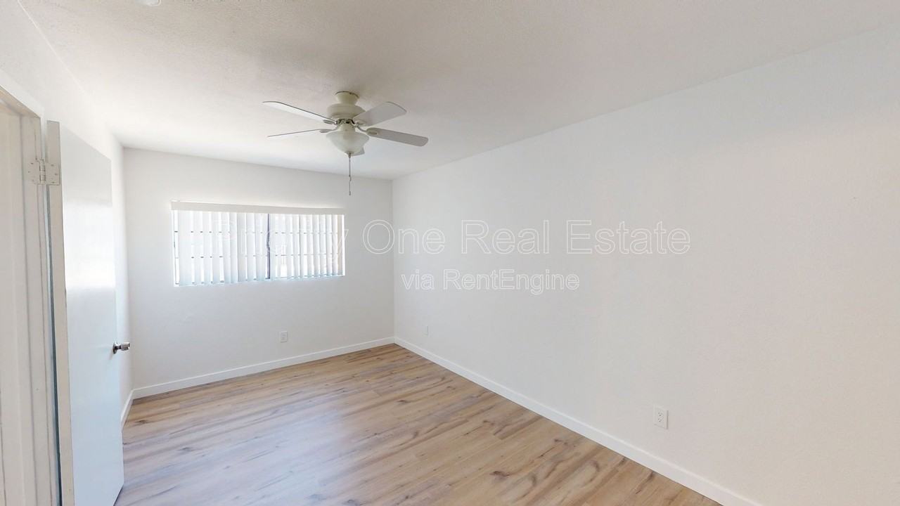 401 4th Ave #B - Photo 7 of 23