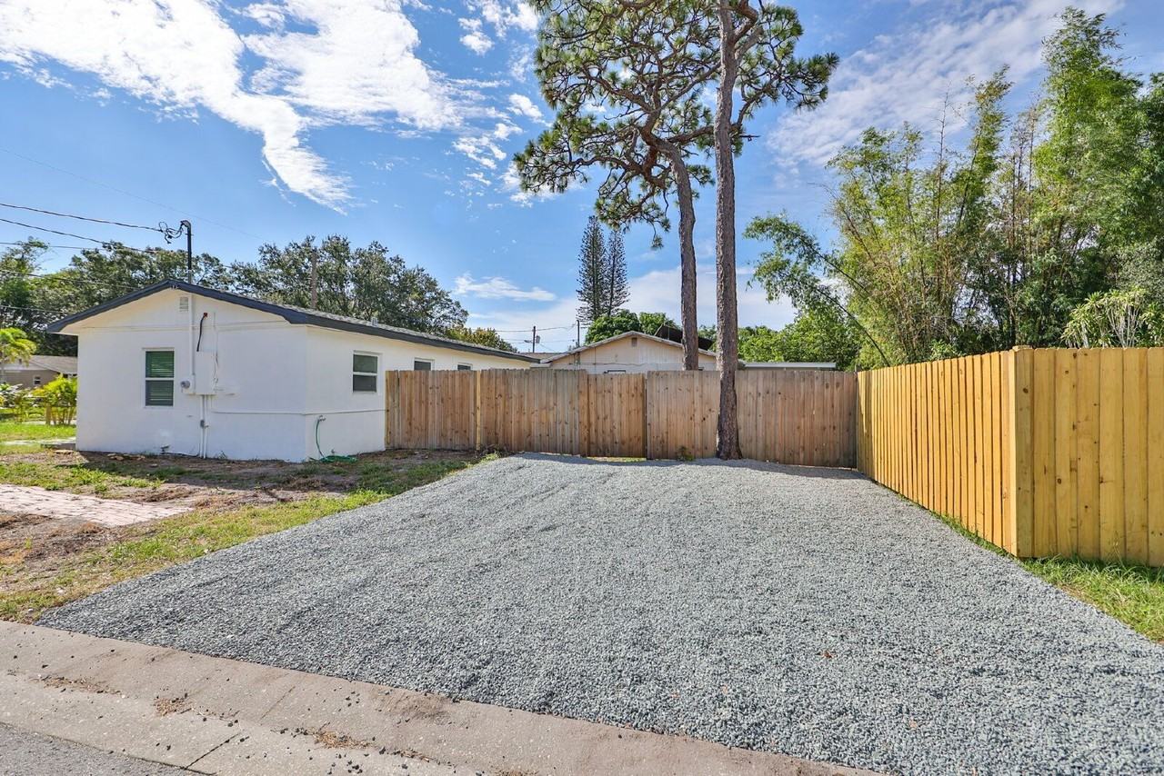 5540 59th St N - Photo 2 of 28