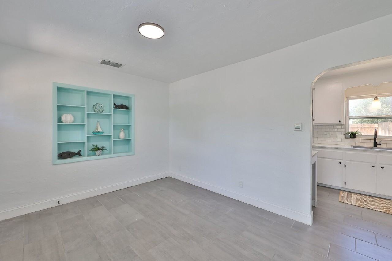5540 59th St N - Photo 3 of 28