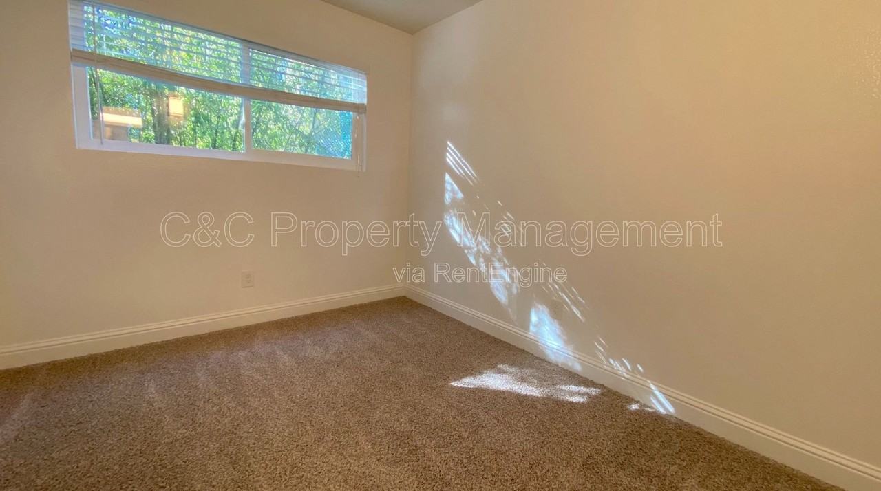 2080 Withers Ave #12 - Photo 5 of 8