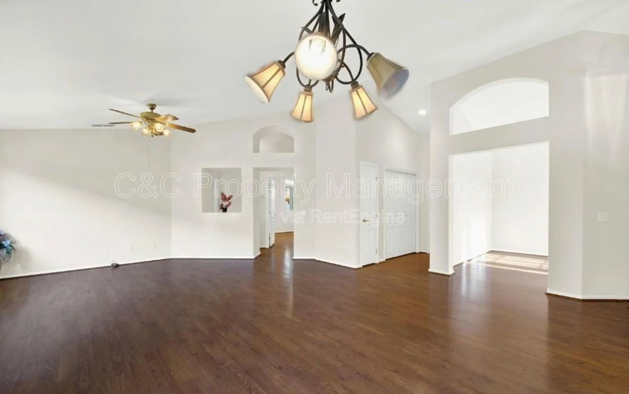 242 Bartlett Ln - Photo 6 of 20