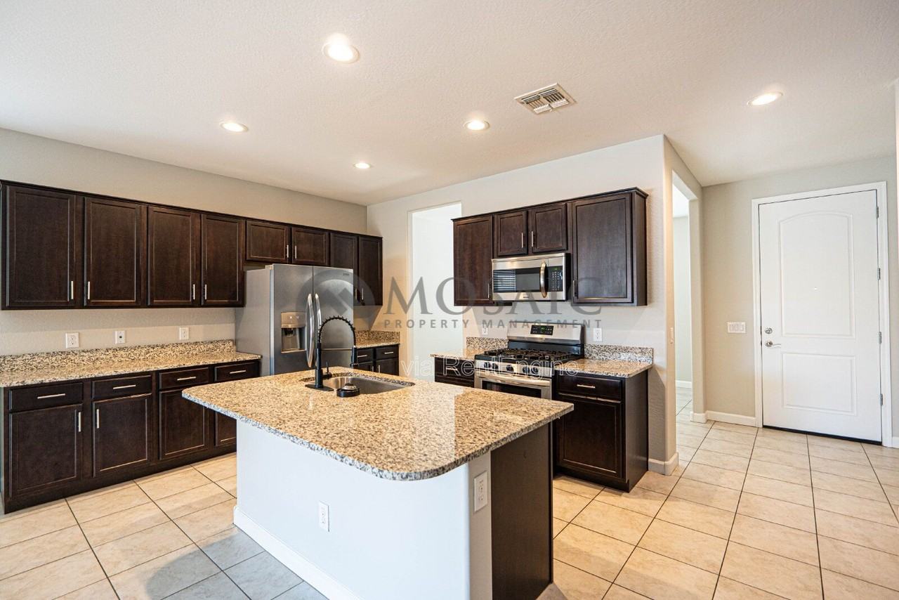 763 W Brangus Way - Photo 5 of 22