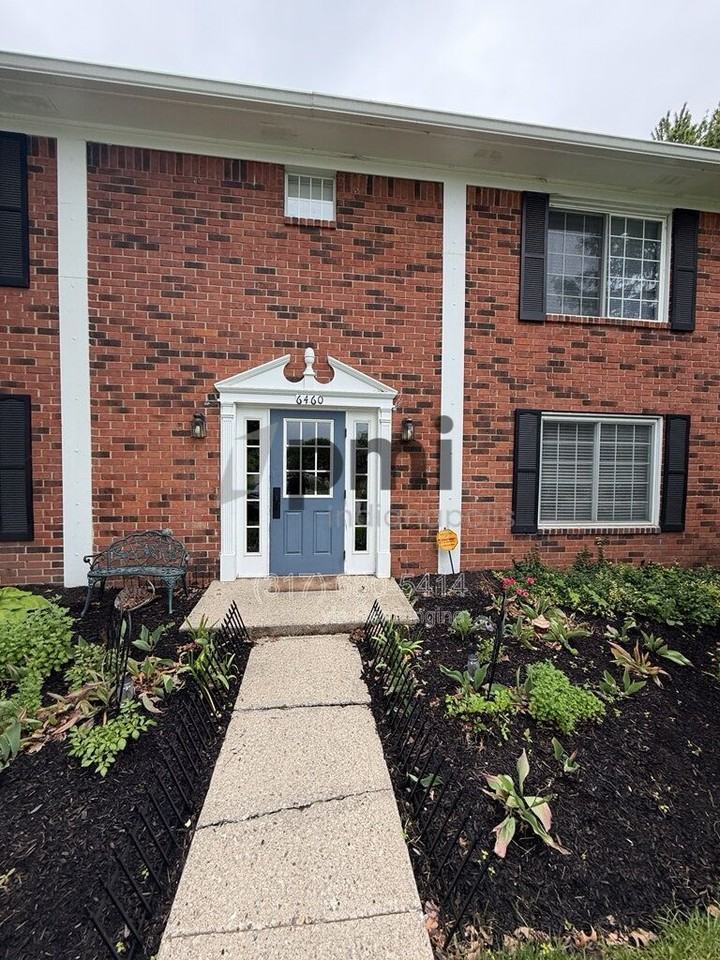 6460 Park Central Way - Photo 2 of 50