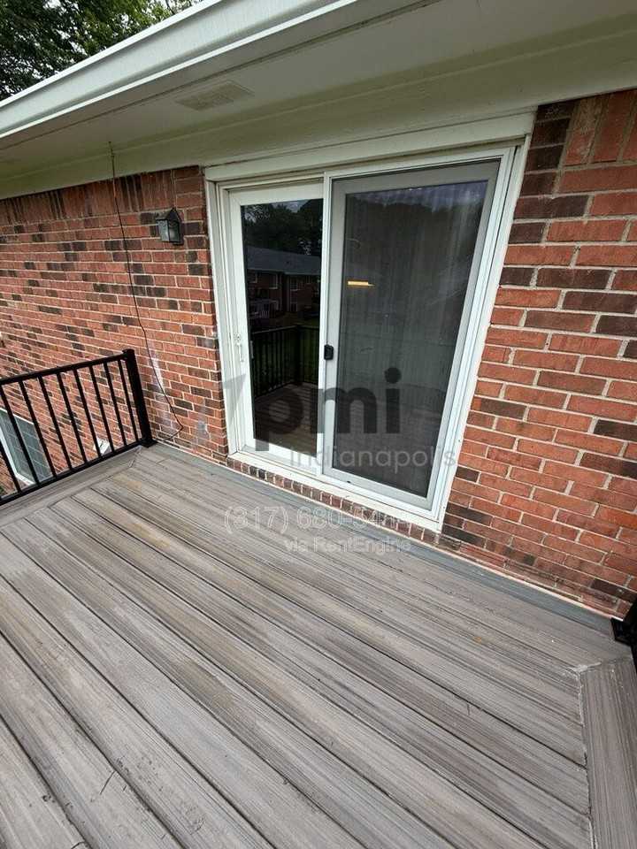6460 Park Central Way - Photo 6 of 50