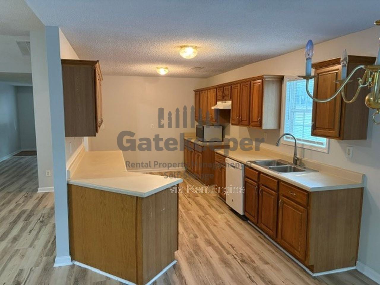 3161 Glen Hollow Dr - Photo 4 of 18