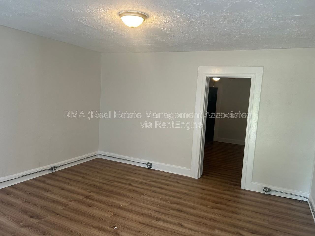 1104 Meriwether St - Photo 2 of 7