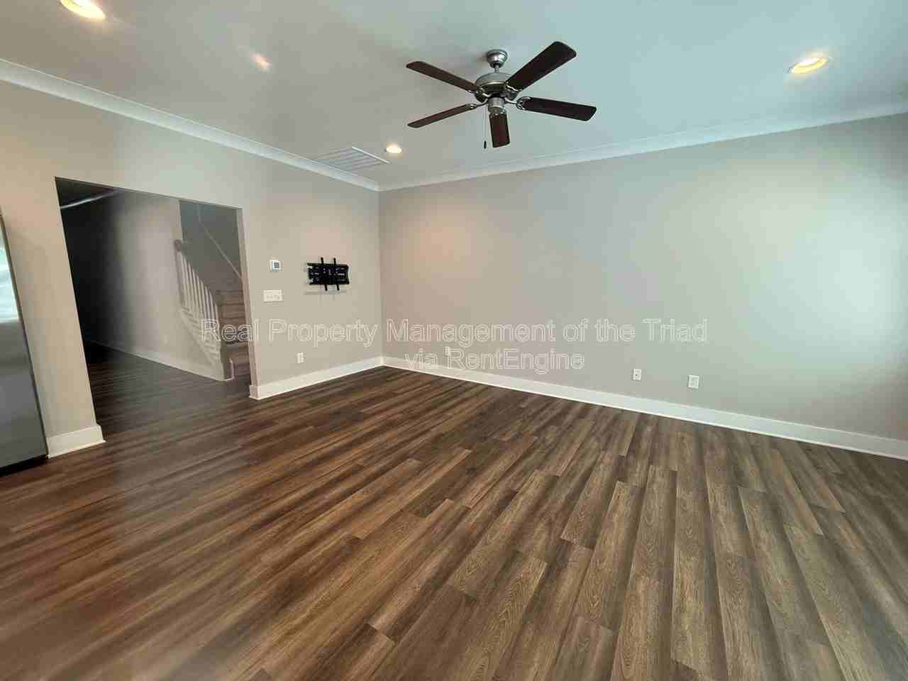410 Salem Grace St - Photo 2 of 23