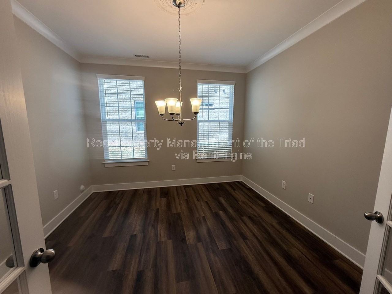 410 Salem Grace St - Photo 4 of 23