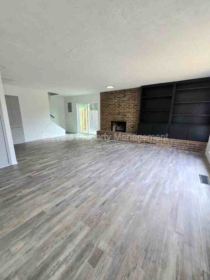 524 Westwood Ct - Photo 2 of 18