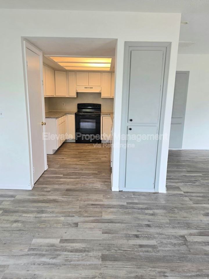 524 Westwood Ct - Photo 3 of 18