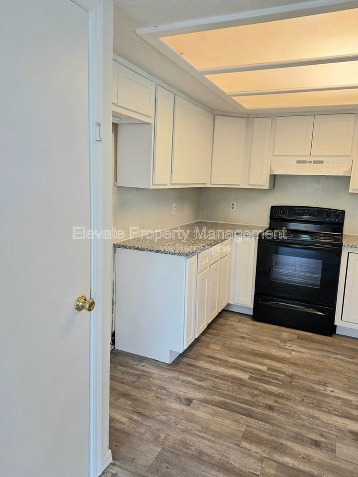 524 Westwood Ct - Photo 4 of 18