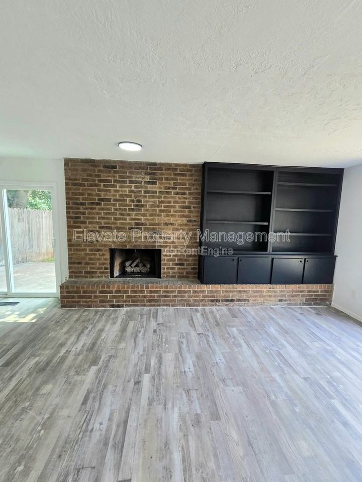 524 Westwood Ct - Photo 5 of 18