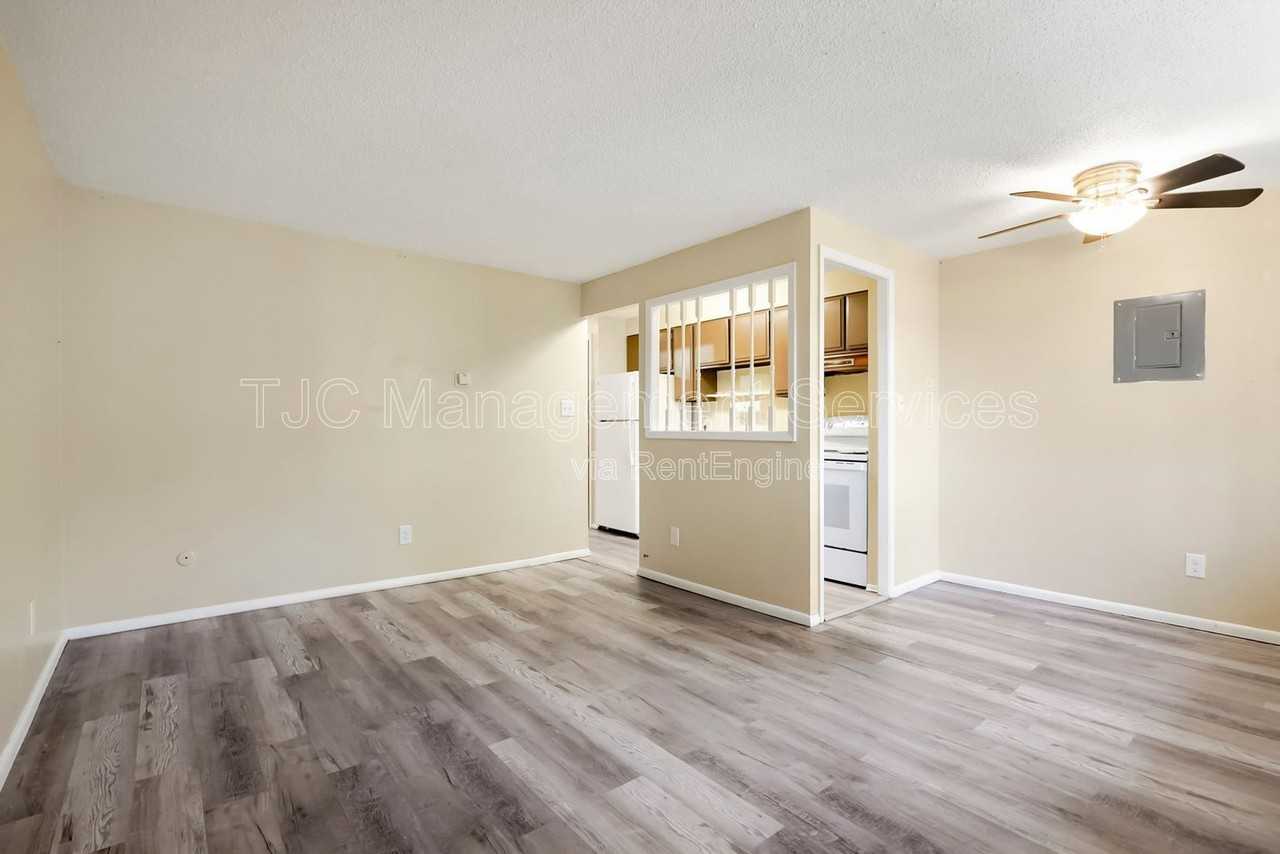 27 S Sherman St #204 - Photo 4 of 10