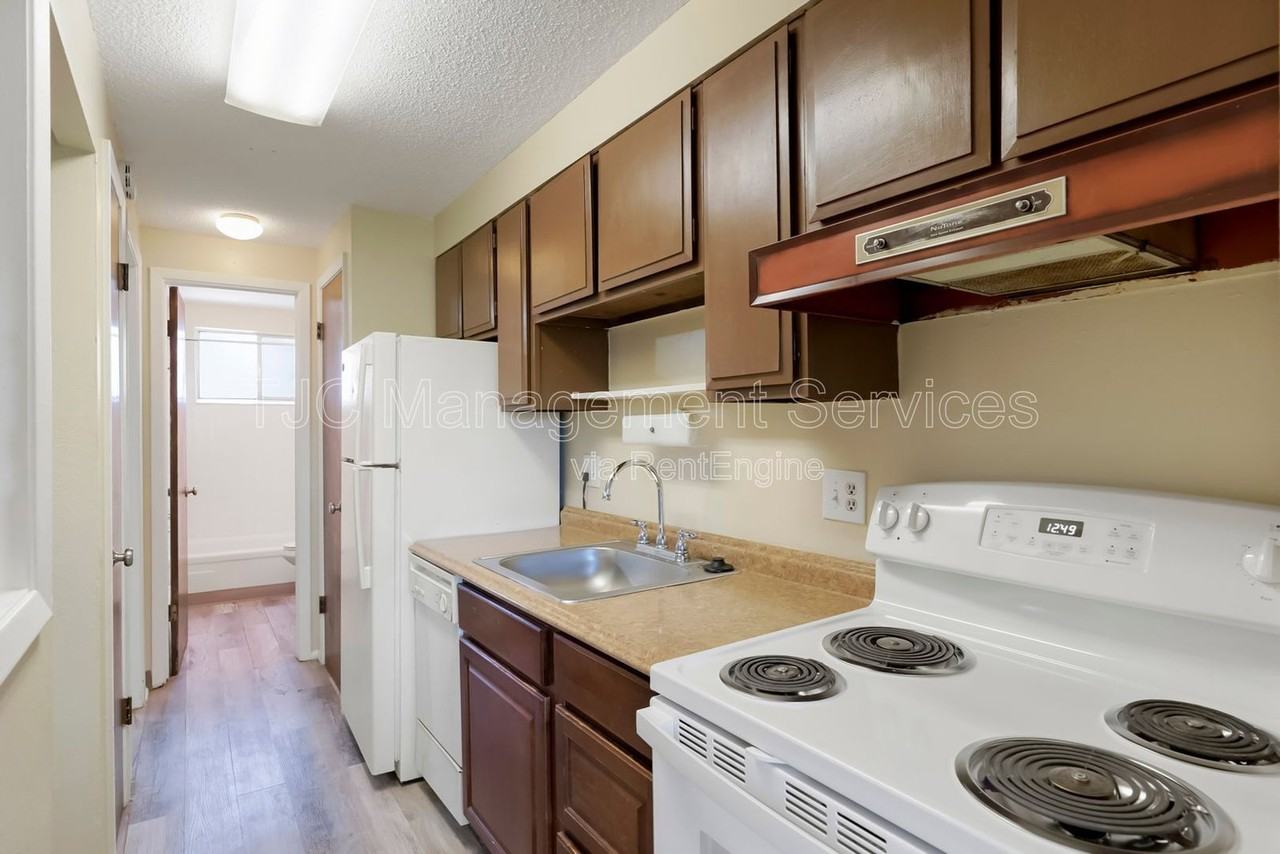 27 S Sherman St #204 - Photo 7 of 10