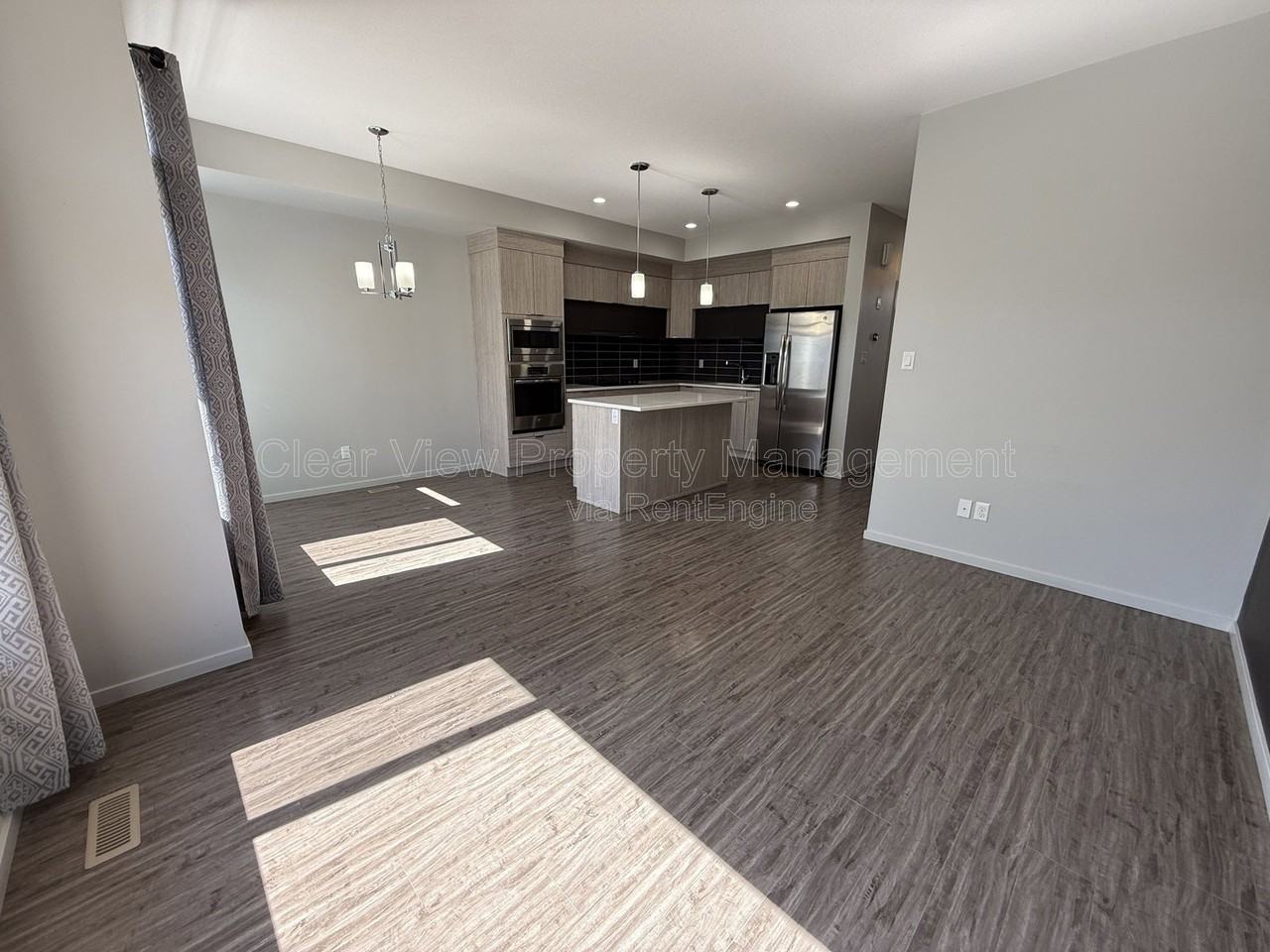 458 Highlands Blvd W #4 - Photo 3 of 27