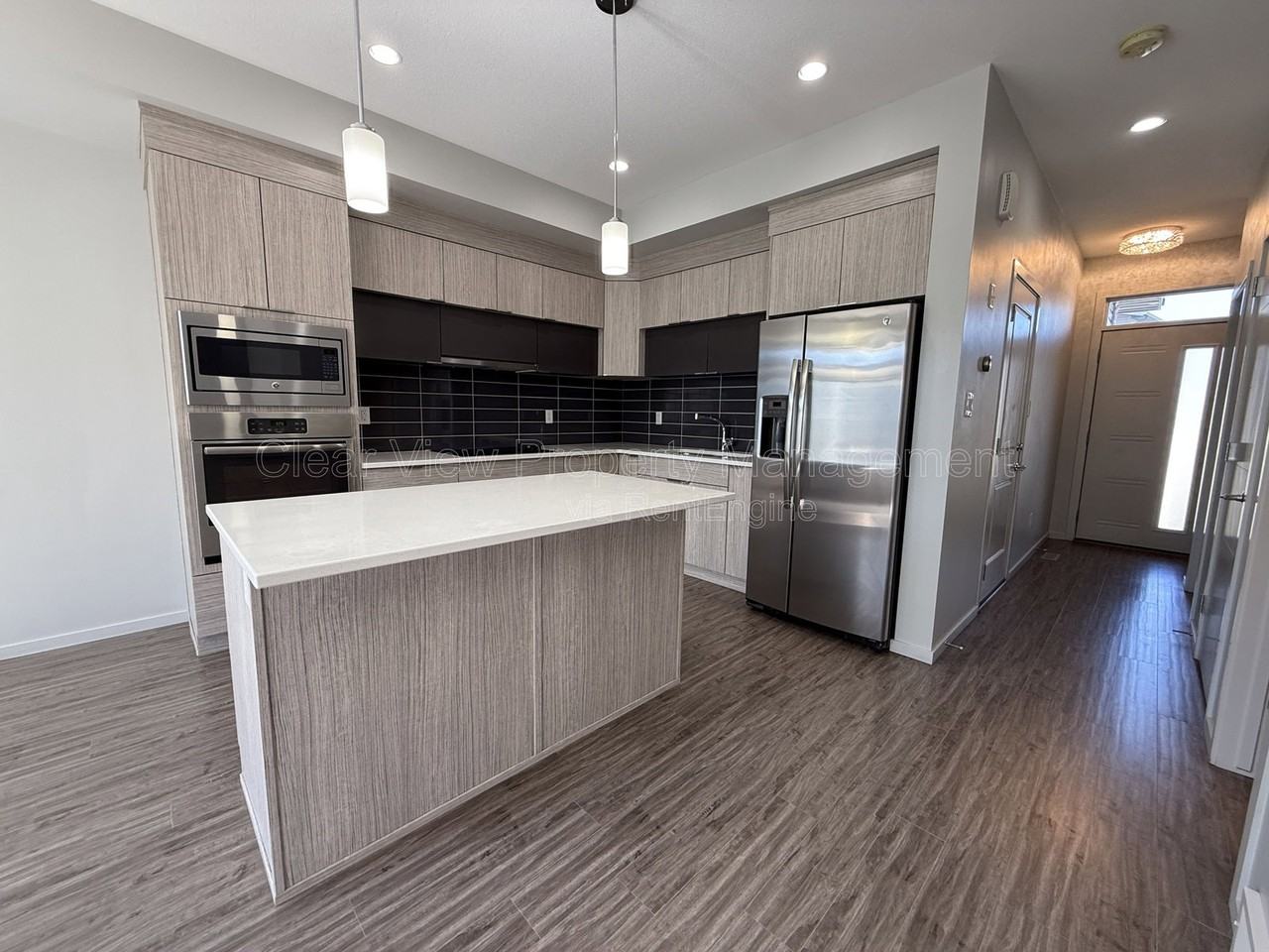 458 Highlands Blvd W #4 - Photo 4 of 27