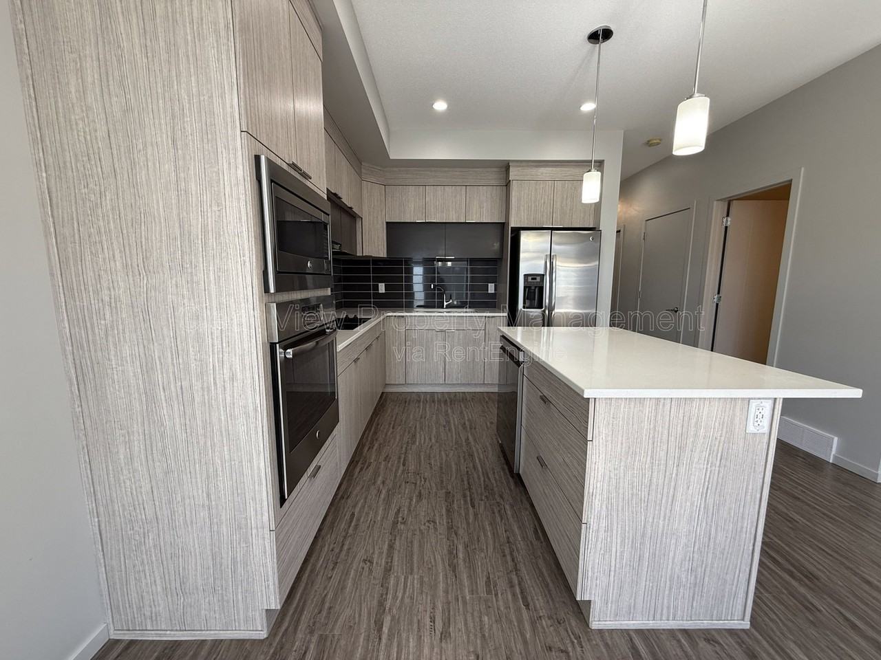 458 Highlands Blvd W #4 - Photo 6 of 27
